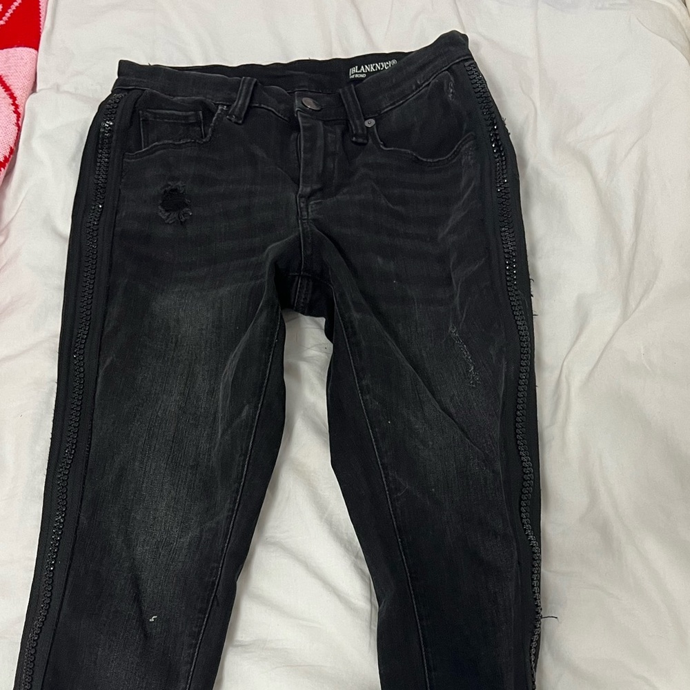 BLANK NYC BLACK JEANS SIZE 25 zipper detail on sides